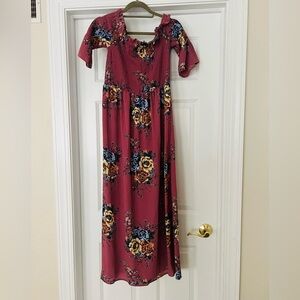 Super cute off the shoulder flowy maxi size PXL